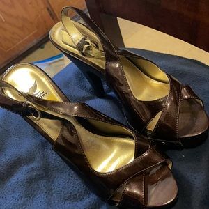 I’m seeking these cute brown heels size 10